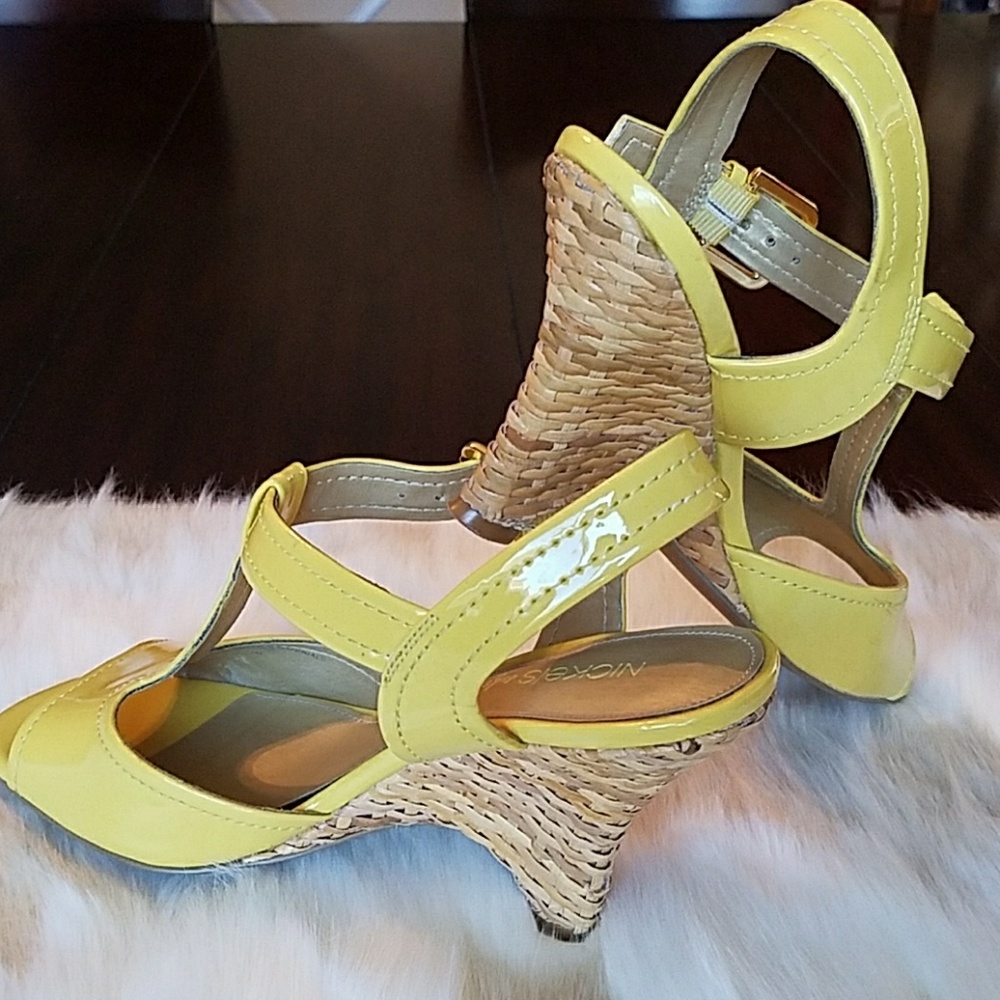 Yellow Straw sandal- 7.5